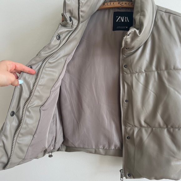🏷️ SOLD • ZARA • Faux Leather Puffer Vest in Gray Marl • Medium - Picture 8 of 13